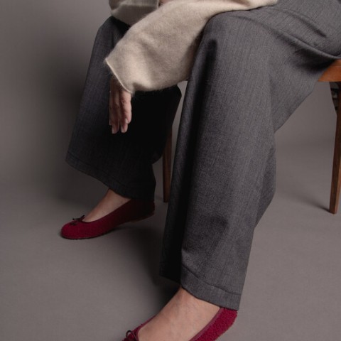 Josefinas Fluffy Burgundy