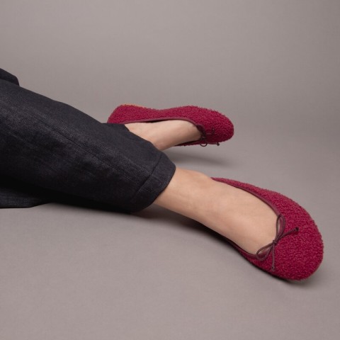 Josefinas Fluffy Burgundy