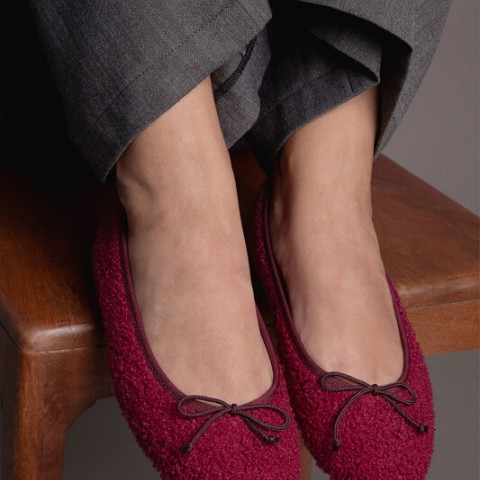 Josefinas Fluffy Burgundy