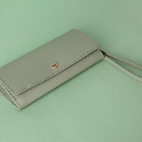 Josefinas The Long Wallet Hiker 