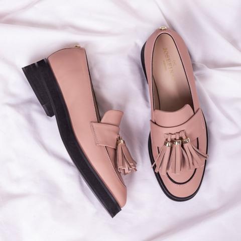 Josefinas Confidence Rose Tassel