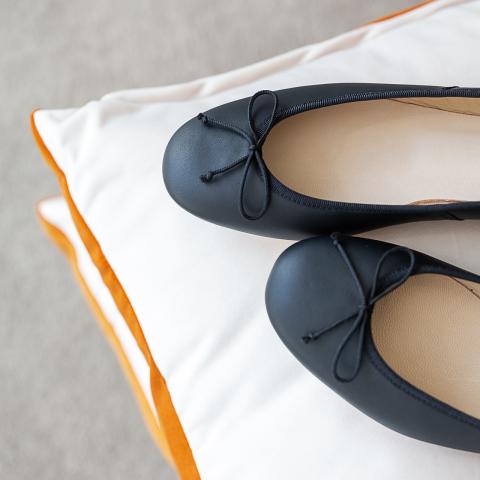 Josefinas Vegan Black
