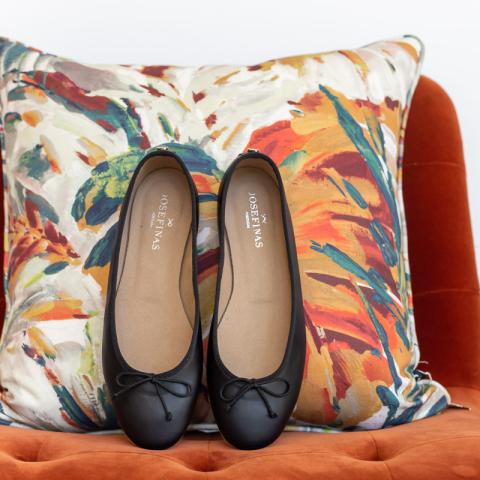 Josefinas Vegan Black