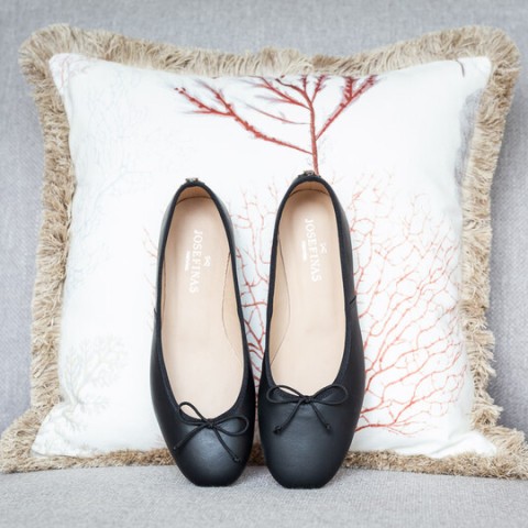 Josefinas Nostalgic Black High-Rise