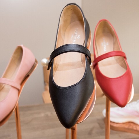 Josefinas On Point Black