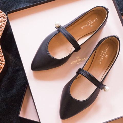 Josefinas On Point Black