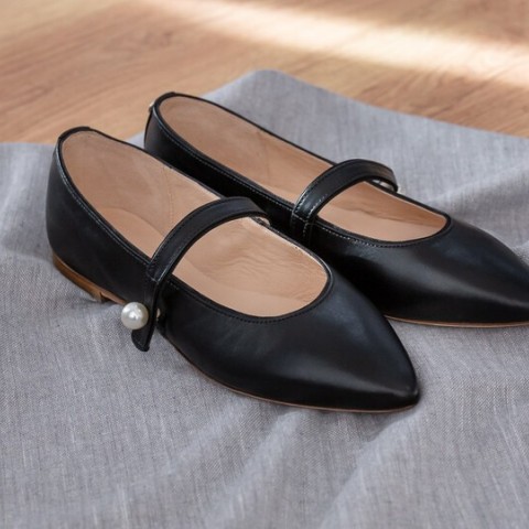 Josefinas On Point Black