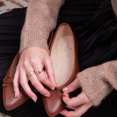 Josefinas Tiptoe Brown