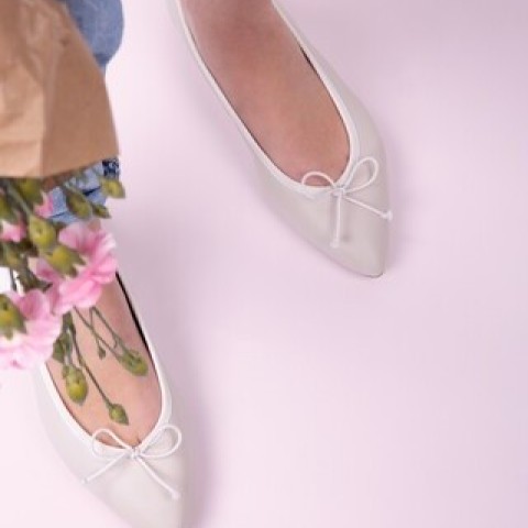 Josefinas Tiptoe White