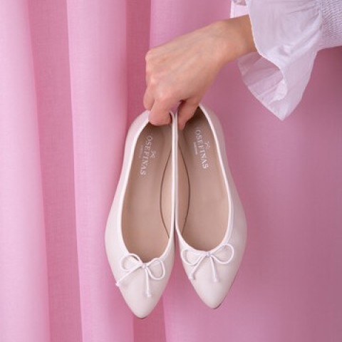 Josefinas Tiptoe White